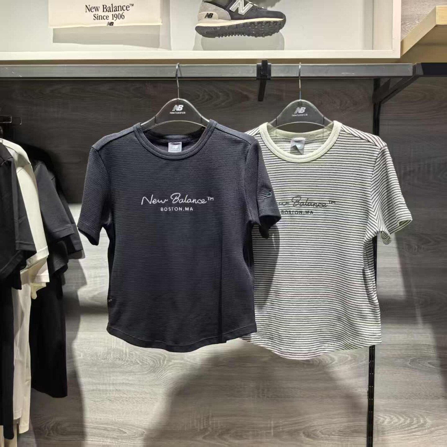 New Balance 26新品女款华夫格刺绣短款T恤WT62Y2OV