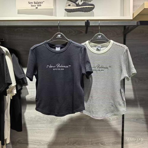 New Balance 26新品女款华夫格刺绣短款T恤WT62Y2OV