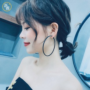 新薇 European and American simple temperament exaggerated hoop earrings black Korean size round hoops Hong Kong style street hoops