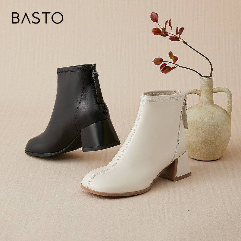 百思图2024冬商场新款白色法式时装靴瘦瘦皮靴粗跟女短靴tgu46dd3