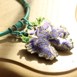 精细雅致!实惠实用!手绣绣花项圈项链旗袍袍子配饰 青紫康乃馨