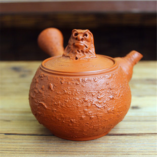 日本常滑烧已故窑变大师 朱泥松皮纹达摩侧把急须壶 素三龟冈克史