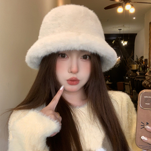 白色毛绒帽子女冬季可爱网红保暖加绒显脸小纯色水桶渔夫帽大头围