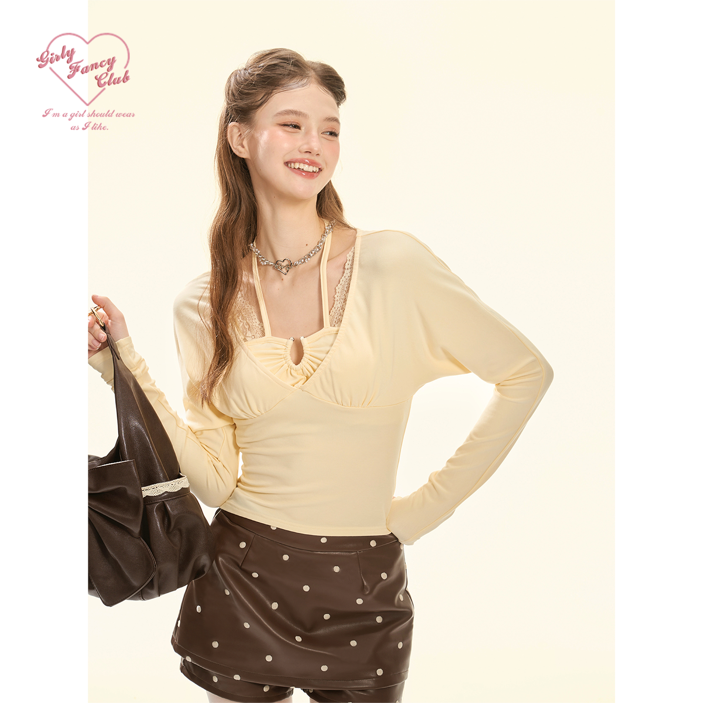 GirlyFancyClub 12/8 20点 奶黄色磨毛针织收腰蝙蝠袖挂脖上衣