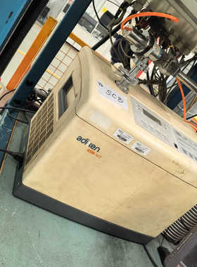 法国Adixen ASM142氦质谱检漏仪，型号清晰可见，成