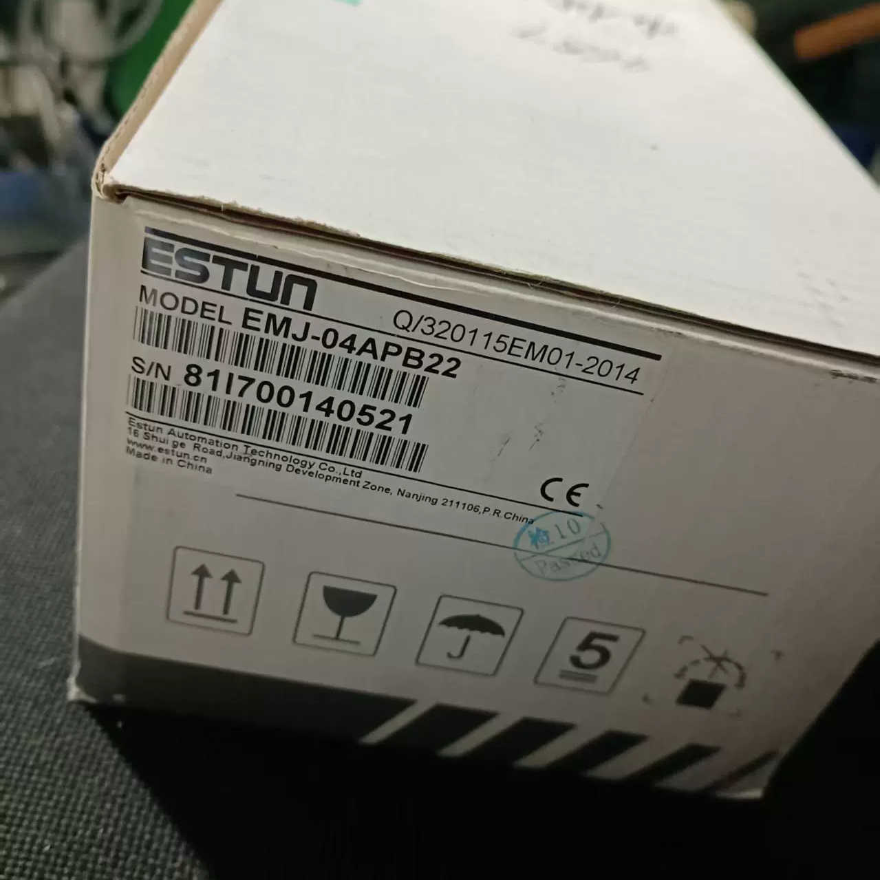 全新埃斯顿伺服电机EMJ-04APB22，未拆封，包装完整。