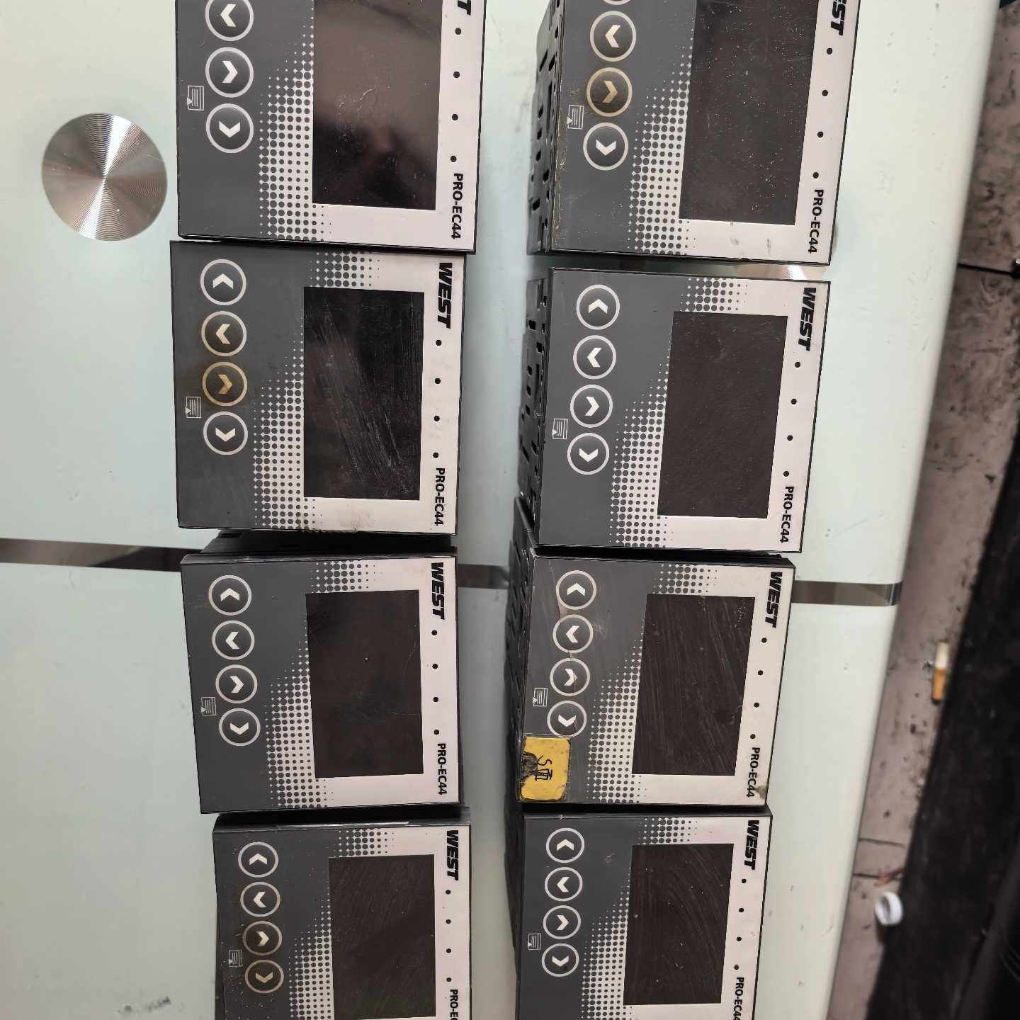 英国WEST温控器EC44，工业级温度控制器，带4个方向键，