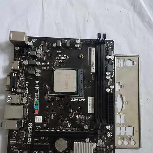 映泰A320MH主板，带R3.2200.AM4接口，带原装挡