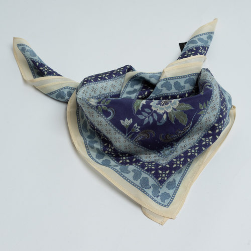 新款春秋优雅蓝色花朵印花丝方巾