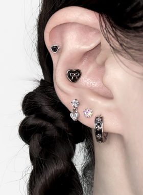 二十二丁目黑色耳钉高级感女爱心耳饰耳骨钉十字架耳圈耳环度假风