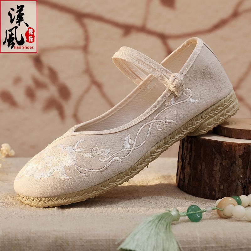 低跟刺绣汉服鞋一脚蹬妈妈鞋