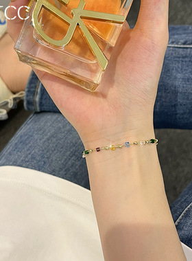 夏季彩色水晶串珠招财手链女小众设计感2022年新款潮手饰花朵配饰