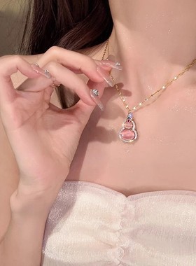 新中式粉色猫眼石葫芦项链女款锁骨链轻奢小众高级感毛衣颈链配饰