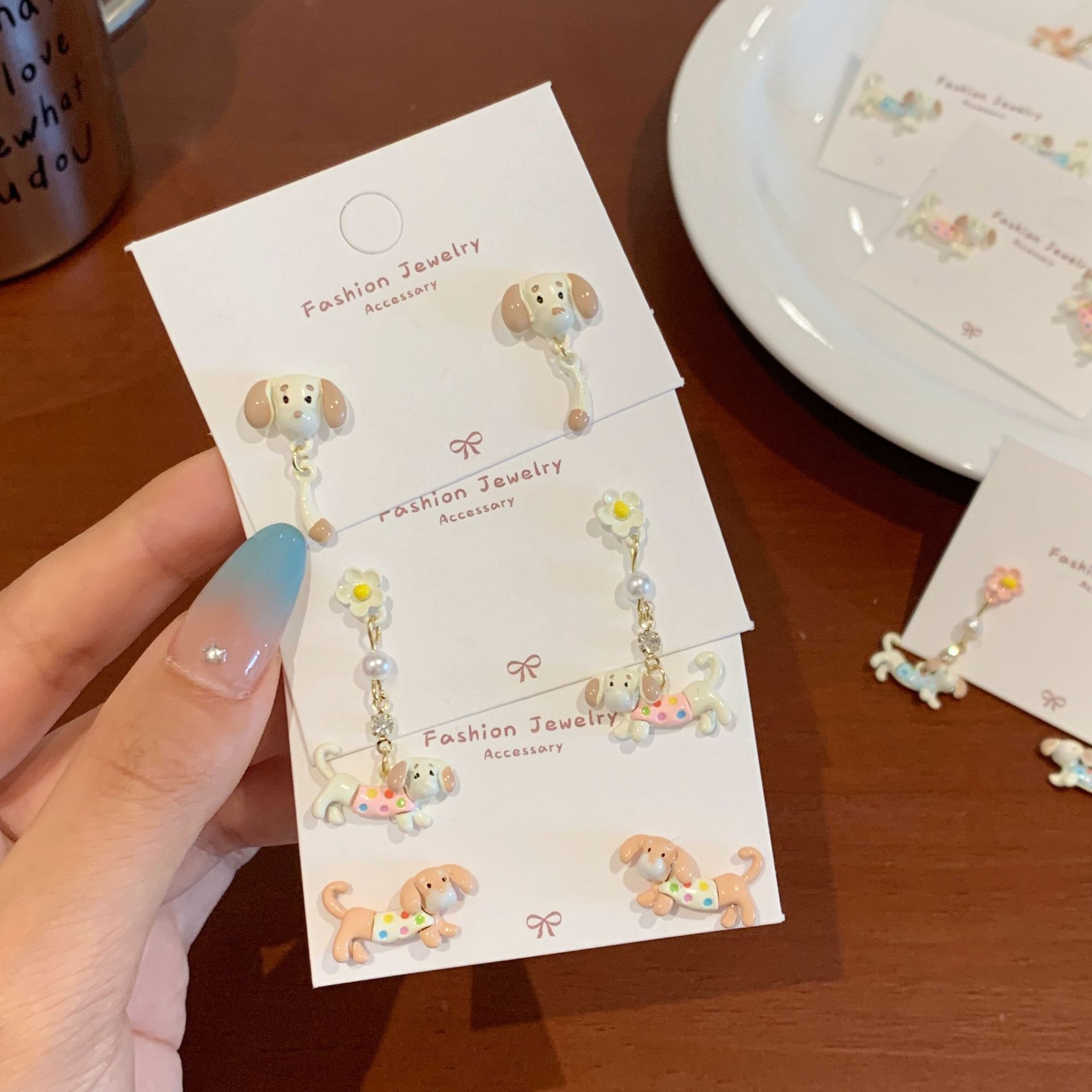 童趣可爱波点腊肠狗耳环女银针小众独特设计耳扣卡通彩色学生耳饰