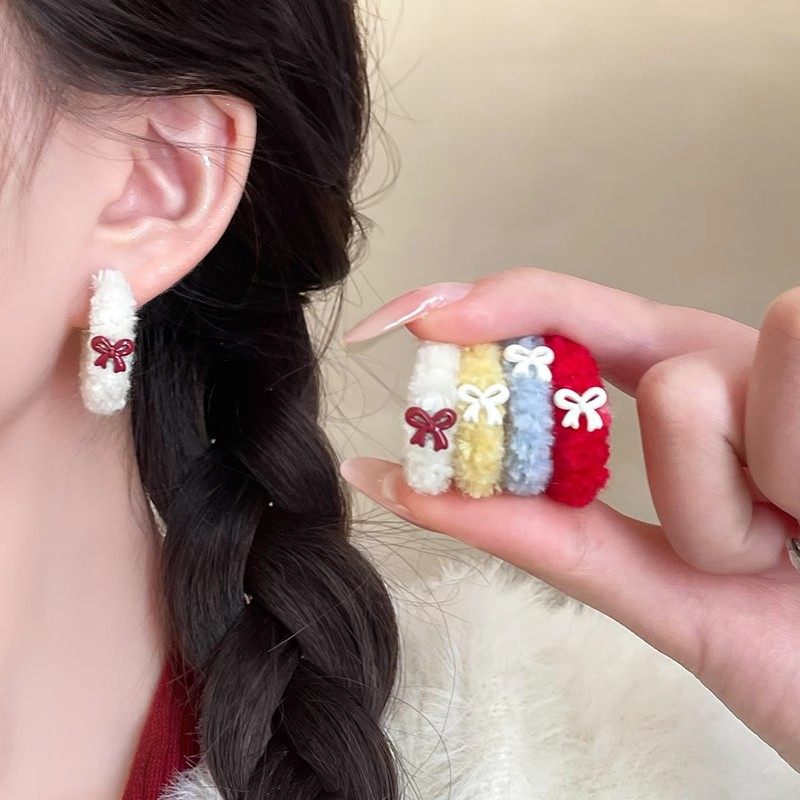 温柔毛绒蝴蝶结耳圈女方圆脸显脸小秋冬耳环高级感气质独特耳饰女