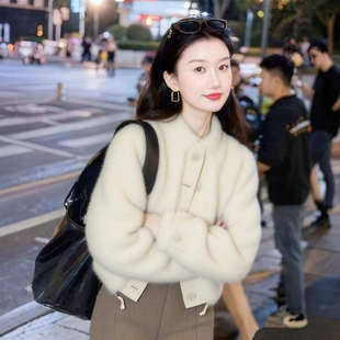 白色小香风羊羔毛短款外套女冬2025款绝美巨好看的夹棉毛绒小上衣