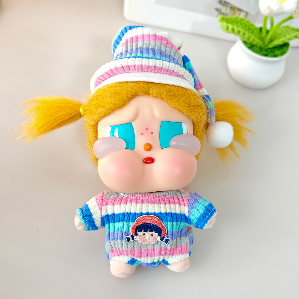 CRYBABY Vacation Mode On哭娃搪胶毛绒挂件盲盒娃衣帽子连体服装