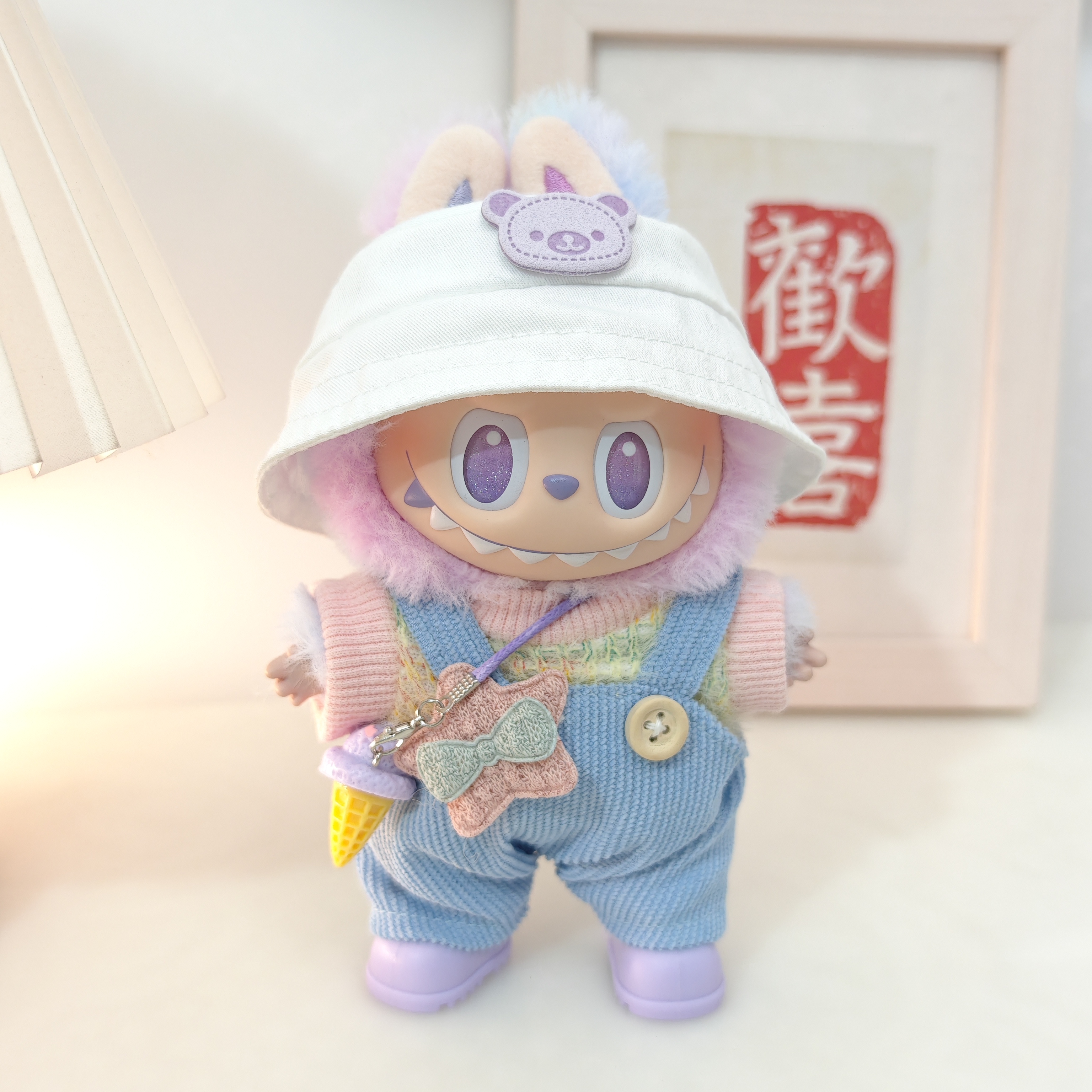 前方高能一二三代拉布布搪胶挂件labubu3幸运紫渔夫帽背带裤套装
