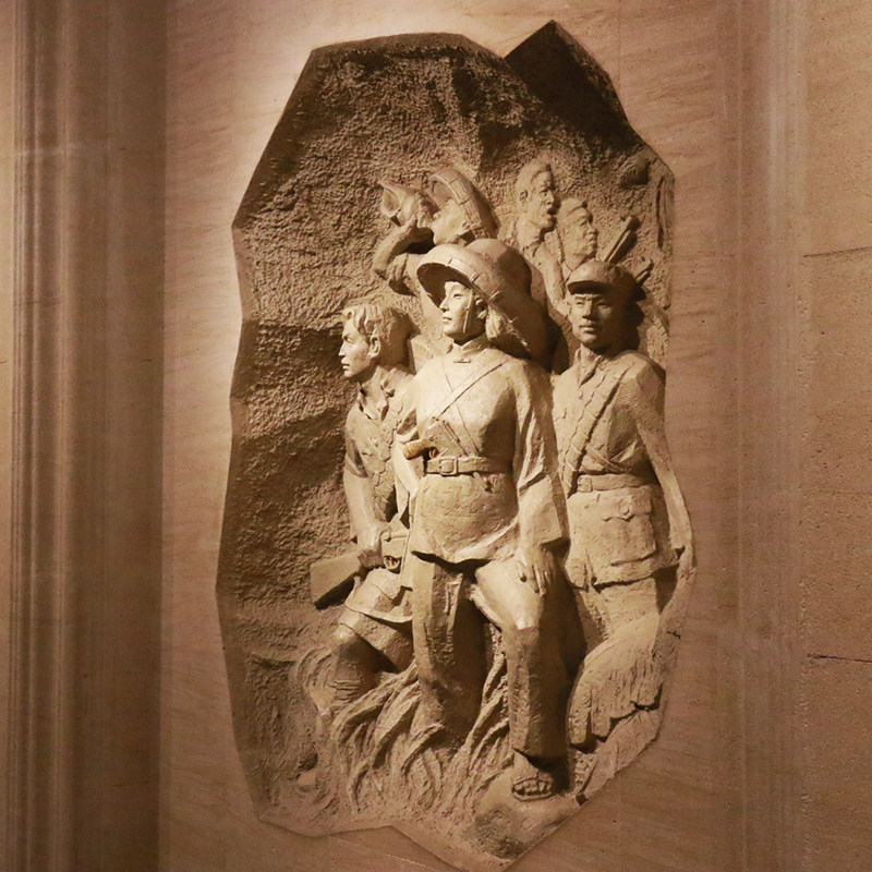 武装斗争群雕人物铸铜玻璃钢景区场景大型室内雕塑艺术定制摆件