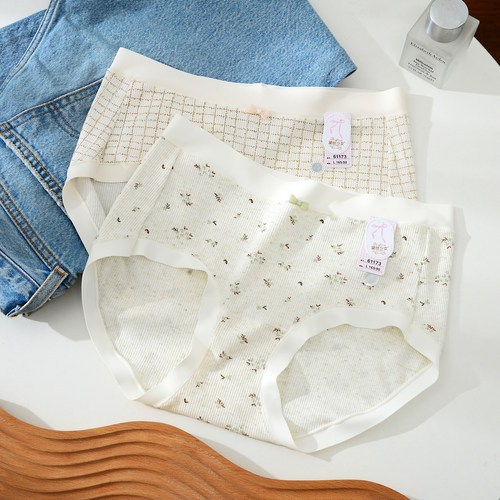 黛丝少女中腰棉莫柔软亲肤三角裤