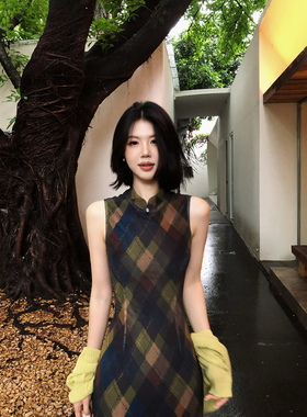 甜辣多多2026年复古格纹立领无袖新中式收腰显瘦连衣裙女Z3871