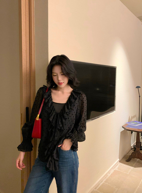 甜辣多多 26春植绒波点V领荷叶边长袖衬衫+吊带内衬两件套女Z3710