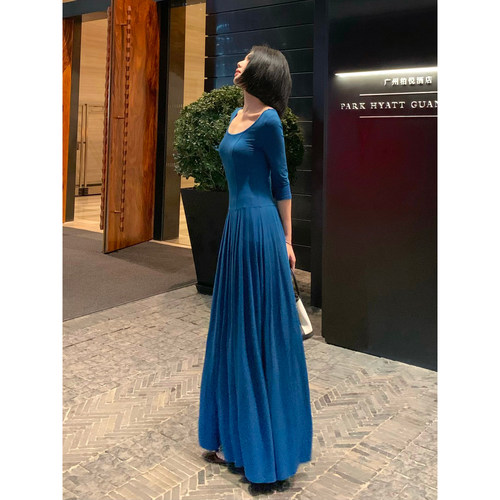 甜辣多多 26春季高级感修身显瘦圆领中袖莫代尔针织连衣裙女Z3708