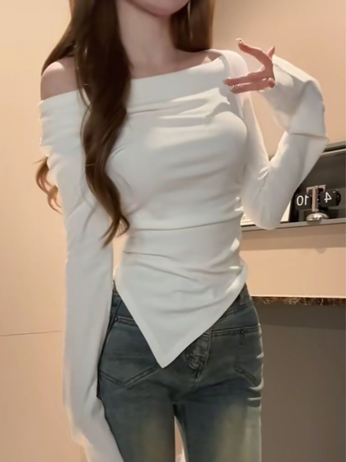 봄 가을 여성용 흰색 원 숄더 긴팔 티셔츠 불규칙한 슬림 핏 이너 레이어드 셔츠 허리를 돋보이게하는 패션 핫걸 탑