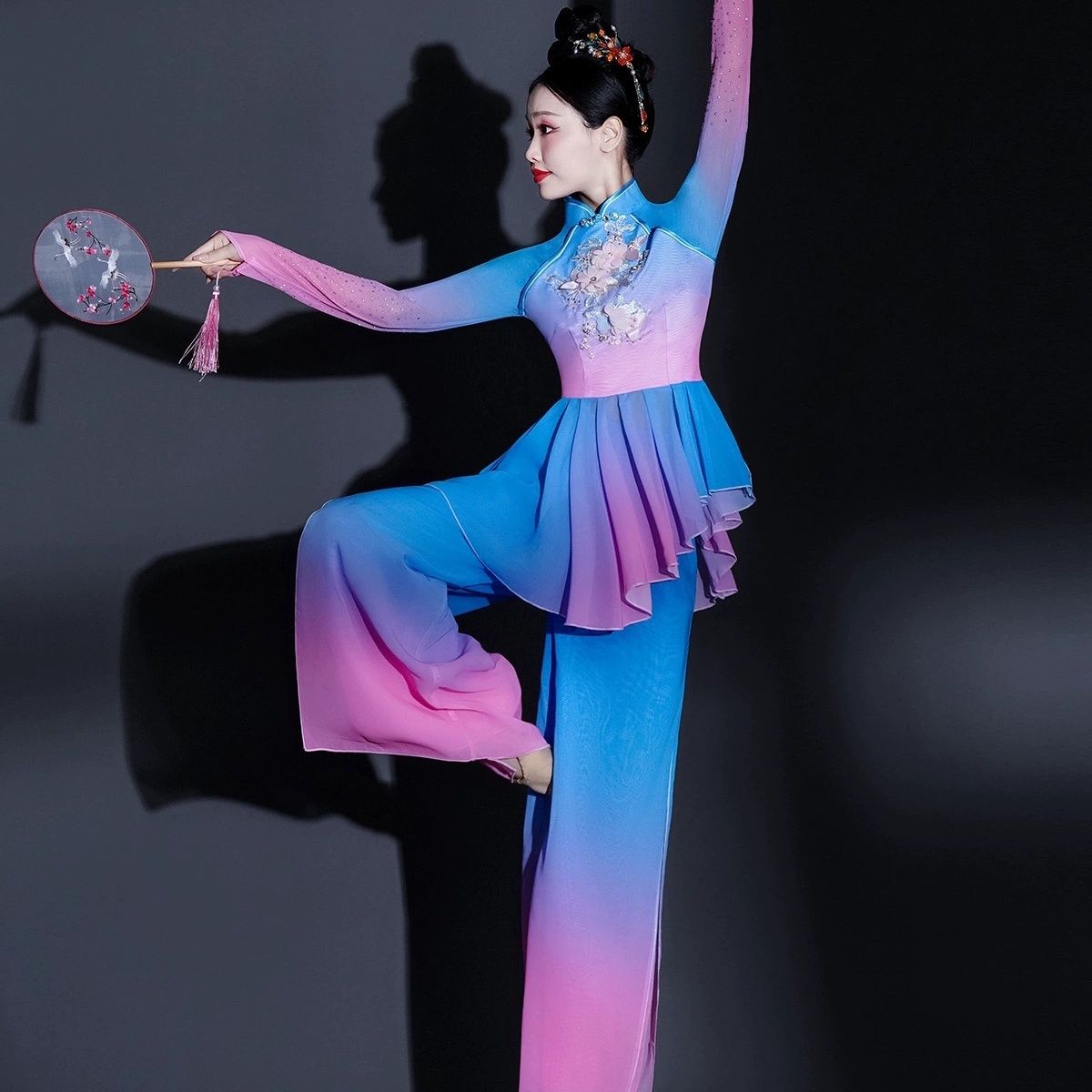 胶州秧歌舞演出服女中国