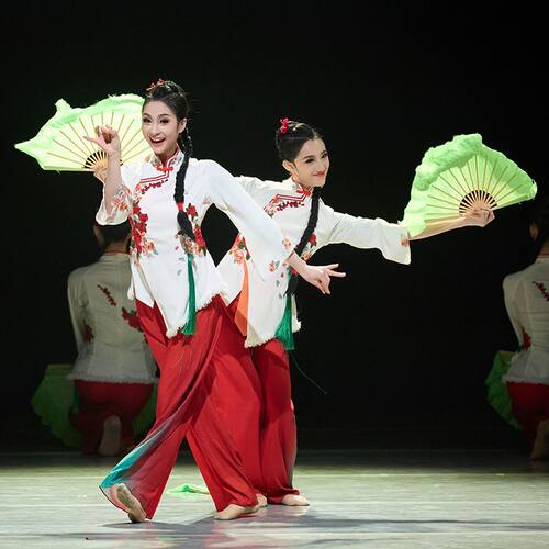 中国风东北秧歌服女白色