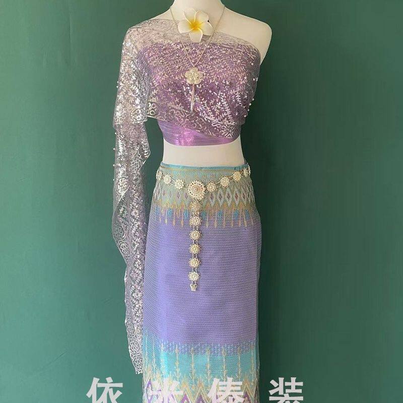 云南西双版纳傣族服装气