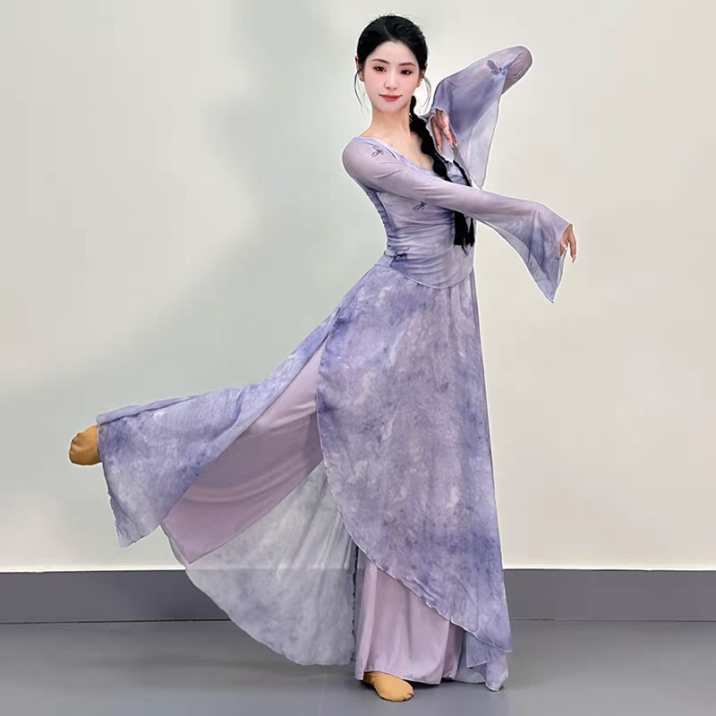 紫色古典舞蹈服纱衣演出