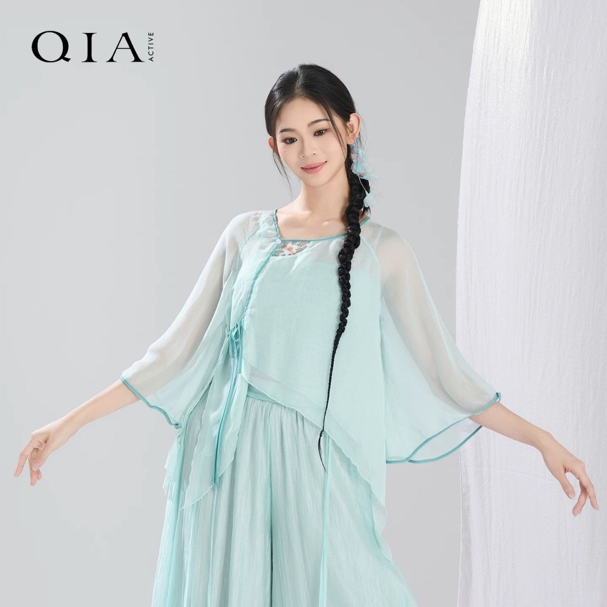 舞蹈服红色飘逸刺绣纱衣