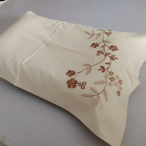 外贸枕套米黄绣花精致款