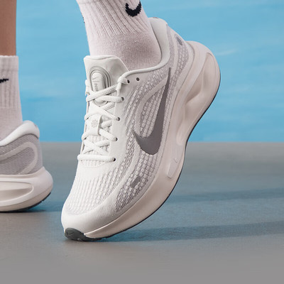 Nike耐克男鞋2025秋季新款JOURNEY RUN低帮跑步运动鞋FN0228