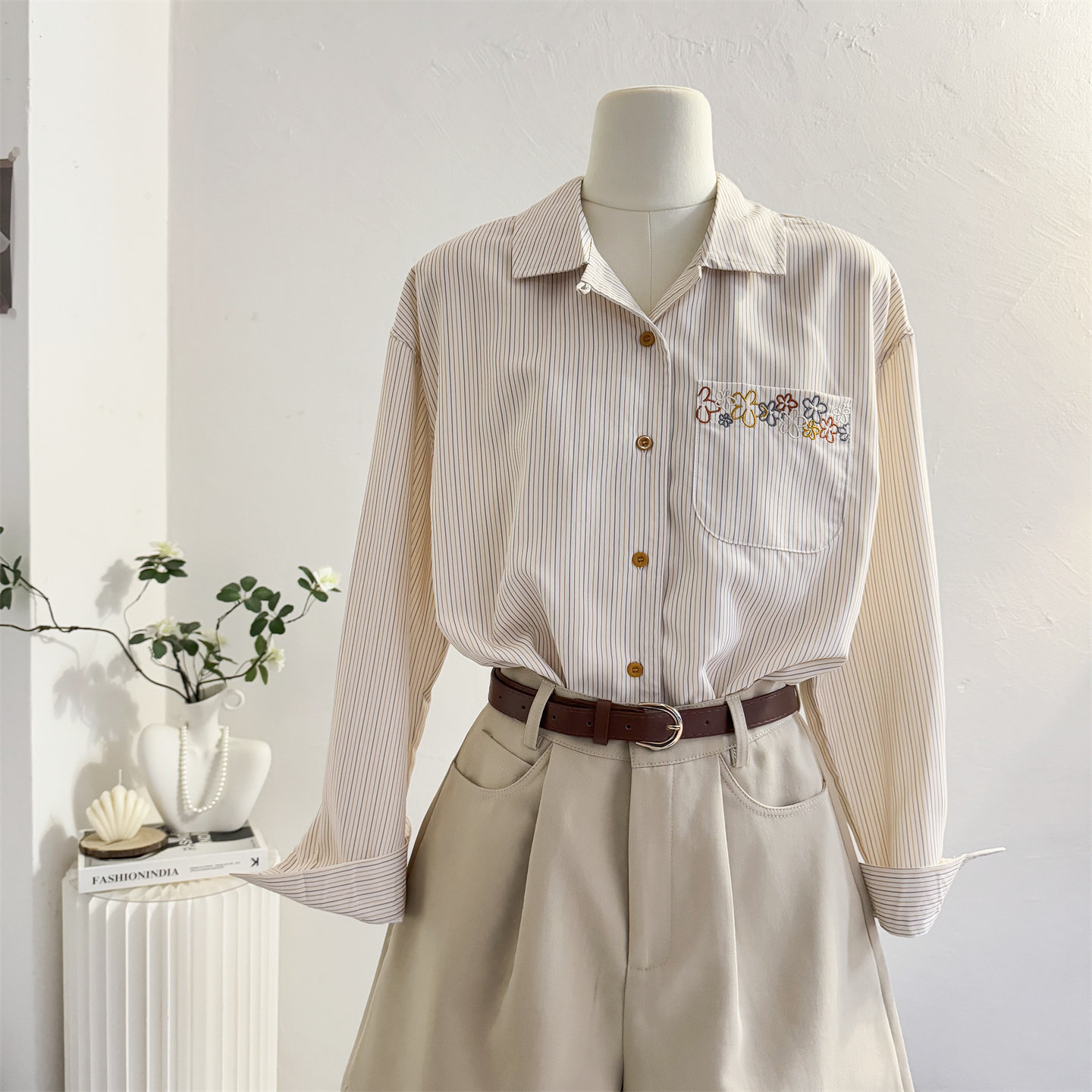 花朵刺绣法式翻领条纹衬衫女长袖2026春宽松休闲通勤衬衣减龄上衣