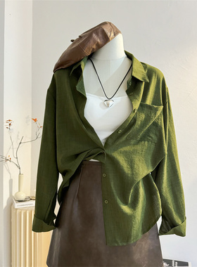 复古绿色长袖衬衫女2025春秋设计感宽松休闲港风内搭打底叠穿衬衣