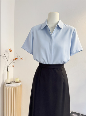 浅蓝色翻领短袖衬衫女2025夏季新款简约职业通勤衬衣正装垂感上衣