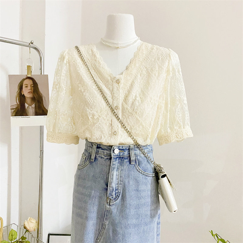 2022夏新款蕾丝衫女减龄短袖上衣设计感显瘦气质V领仙气小衫衬衫