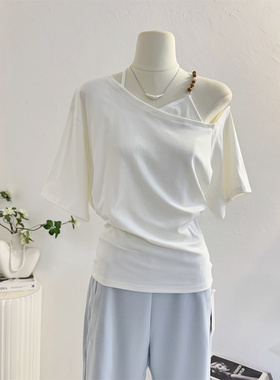 白色挂脖假两件斜肩短袖T恤女2026夏设计感收腰显瘦露肩体恤上衣