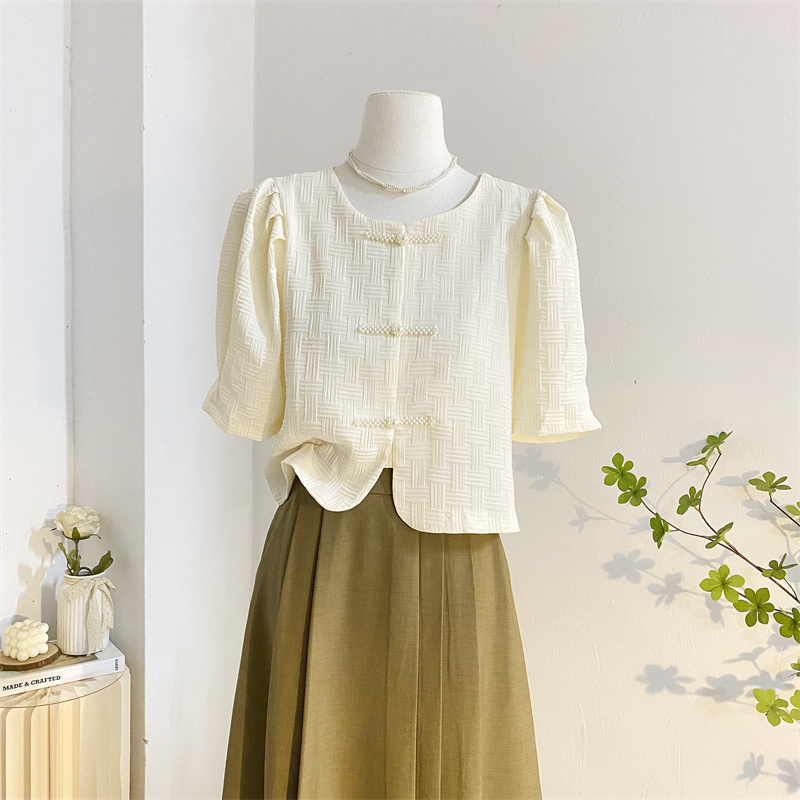 短款中国风盘扣圆领泡泡袖衬衫女