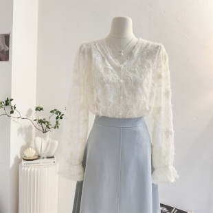 设计感温柔减龄气质小衫 法式 2026春季 女长袖 上衣 花边V领蕾丝衬衫