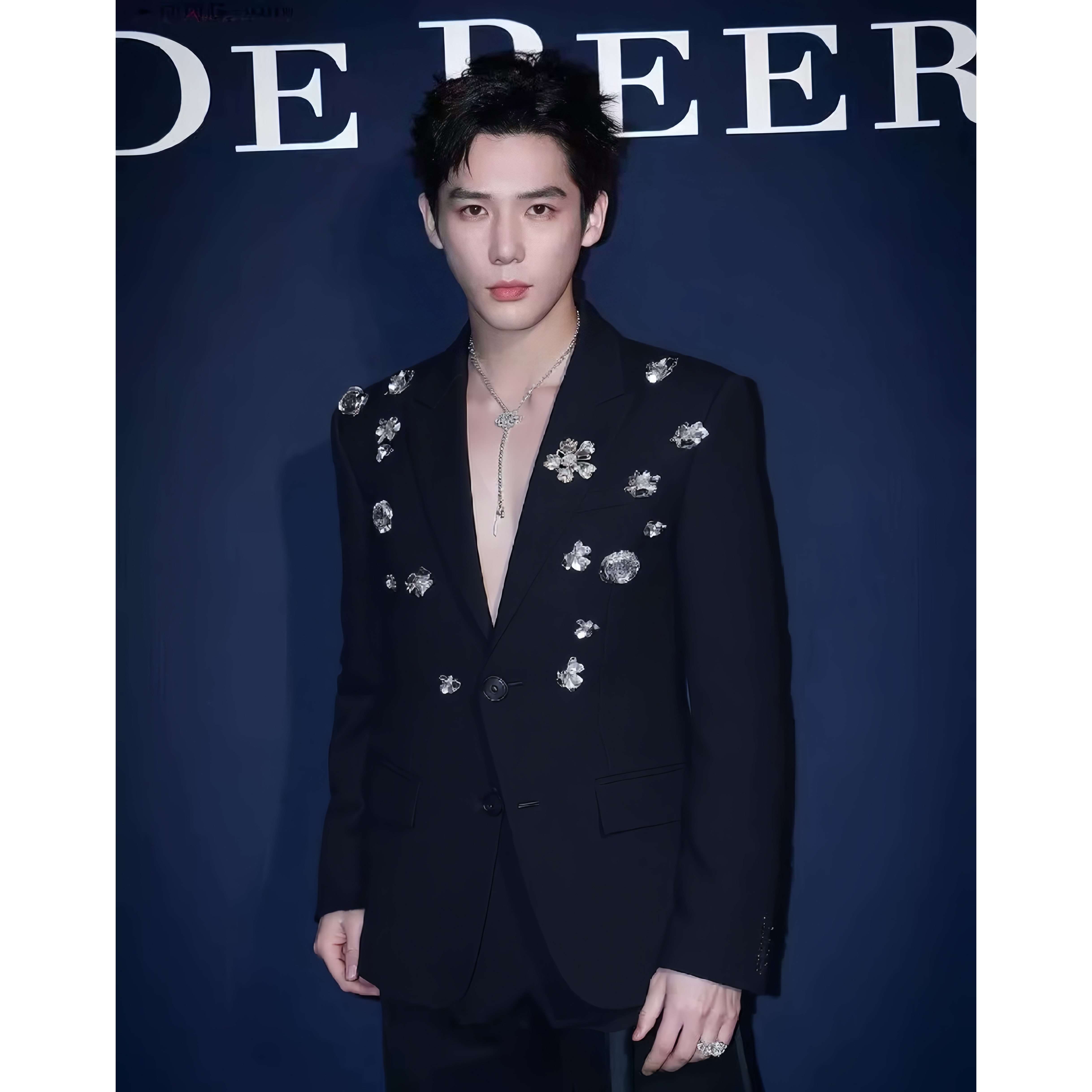 He刺野明星同款黑色西装外套男高级感小众玫瑰花痞帅风韩式西装