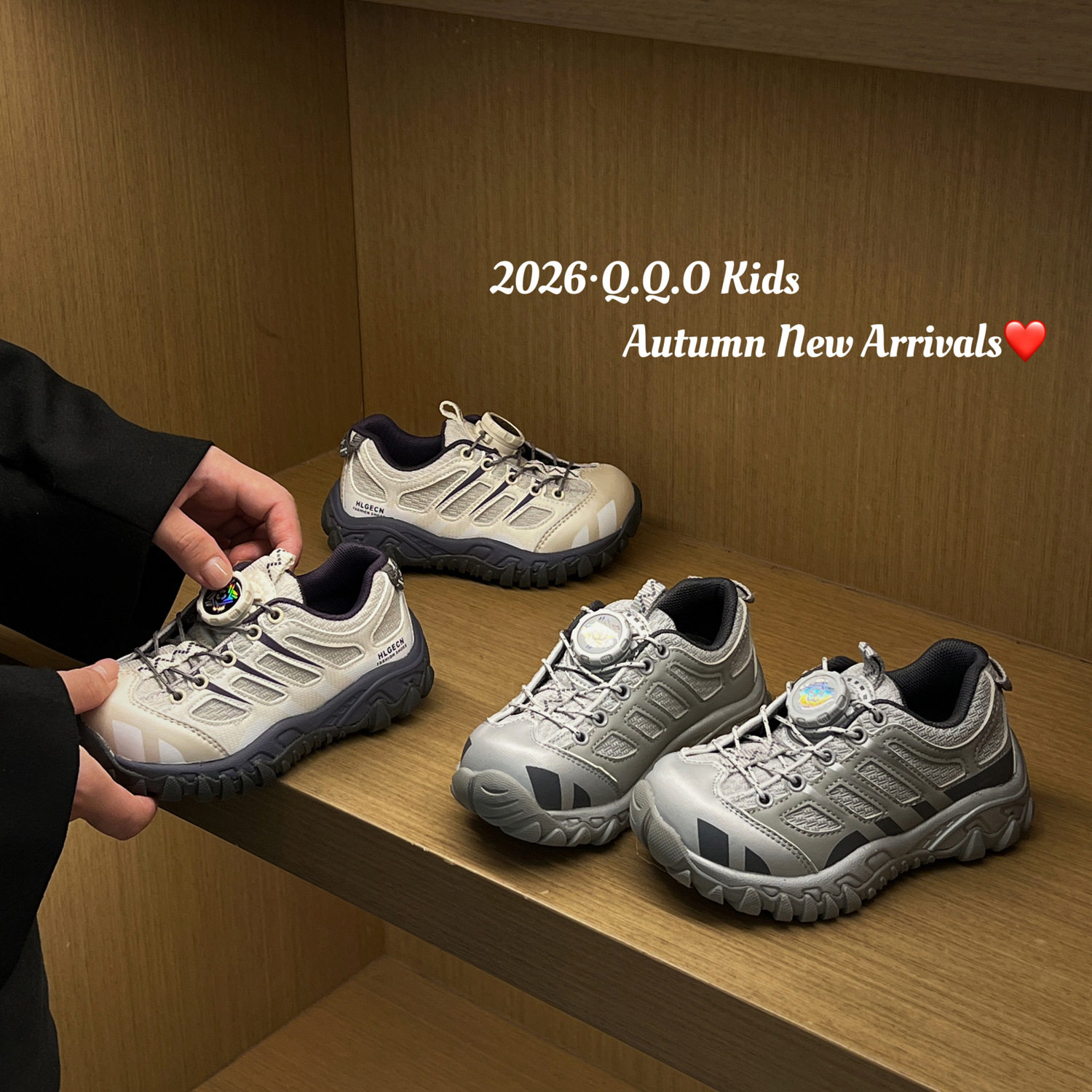 QQO童鞋 2026秋季新款儿童时尚旋转扣运动鞋男韩版女童轻便跑步鞋