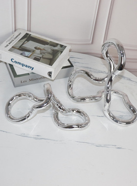 现代轻奢电视柜摆件家居客厅创意银色缠绕环形摆设样板间软装饰品