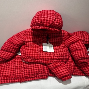 冬季儿童羽绒服夹克短款连帽白鹅绒金丝绒大红色年服新年战衣加厚