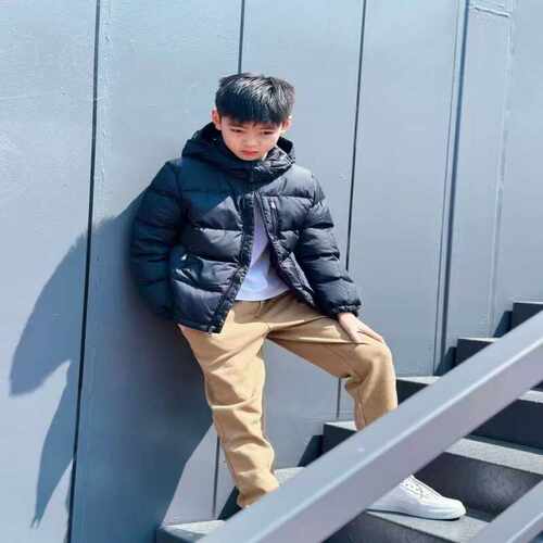 小马儿童白鹅绒短款加厚羽绒服