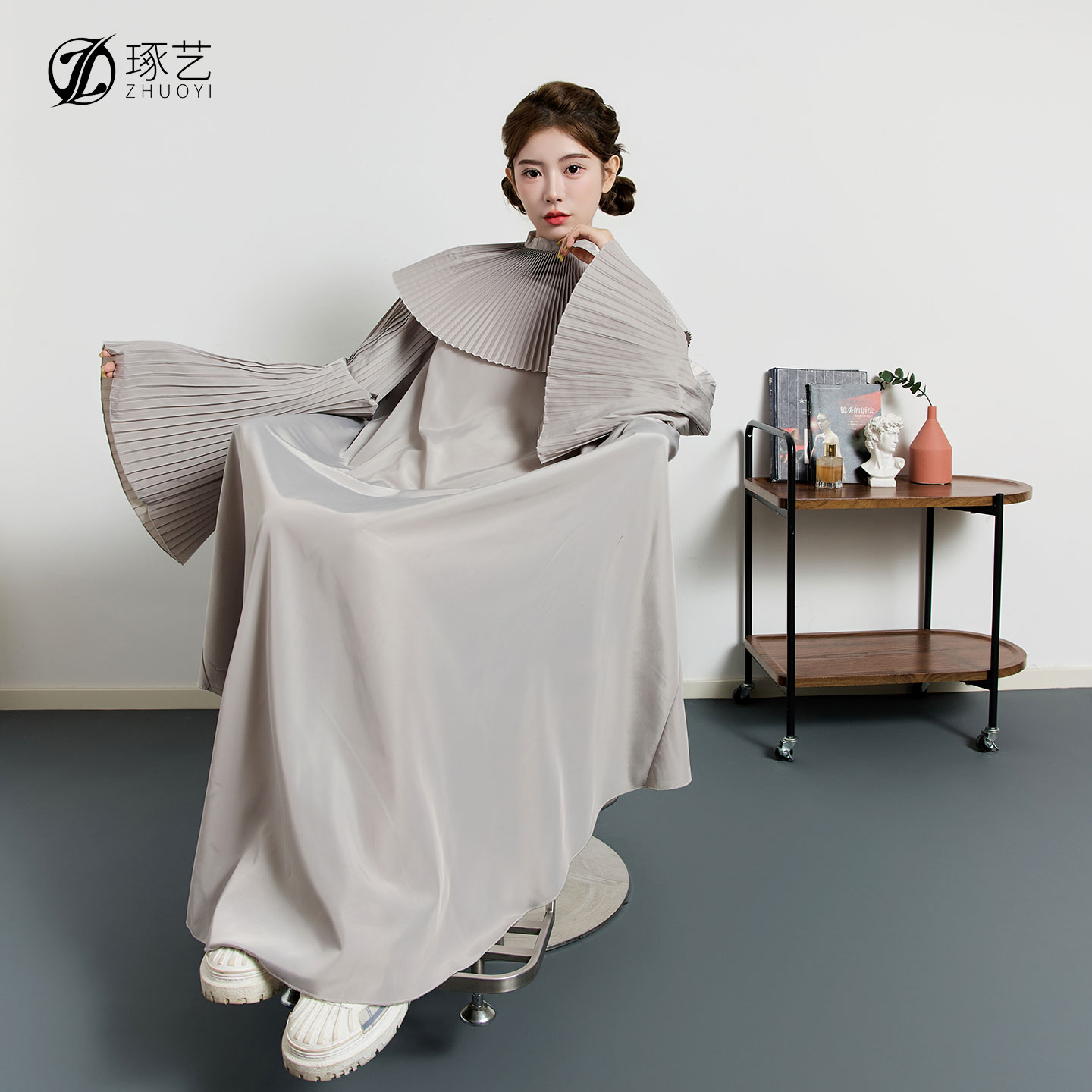 网红王里发围布带袖不沾发可定制