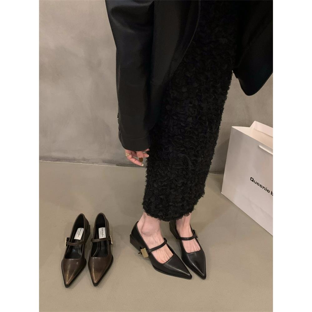 香港厚跟黑色玛丽简尖头小皮鞋女鞋2025新夏季法国平底鞋晚鞋