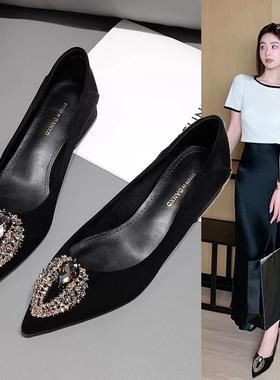 香港晚晚风尖头水钻低跟单鞋女小香风平底黑色绒面浅口软底瓢鞋子
